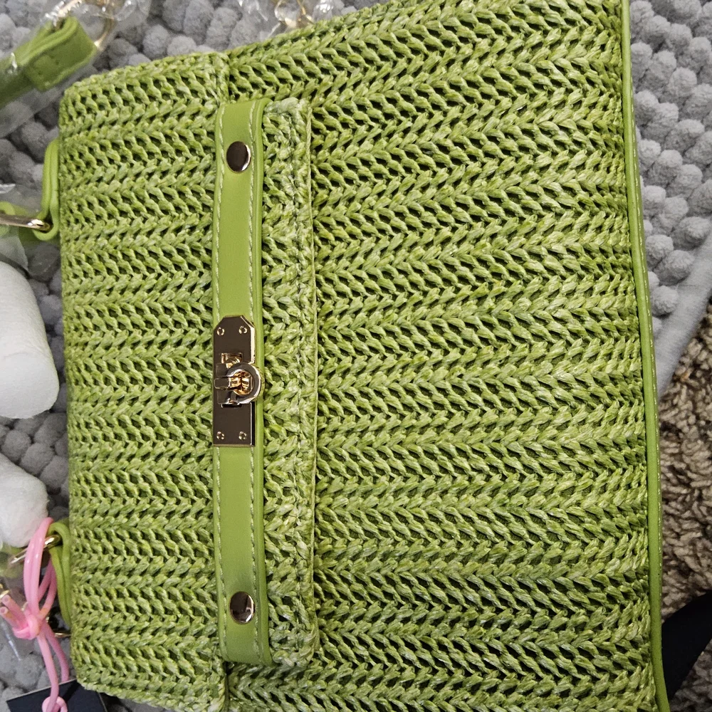 NWOT Green Woven Straw Handbag - Picture 8 of 15